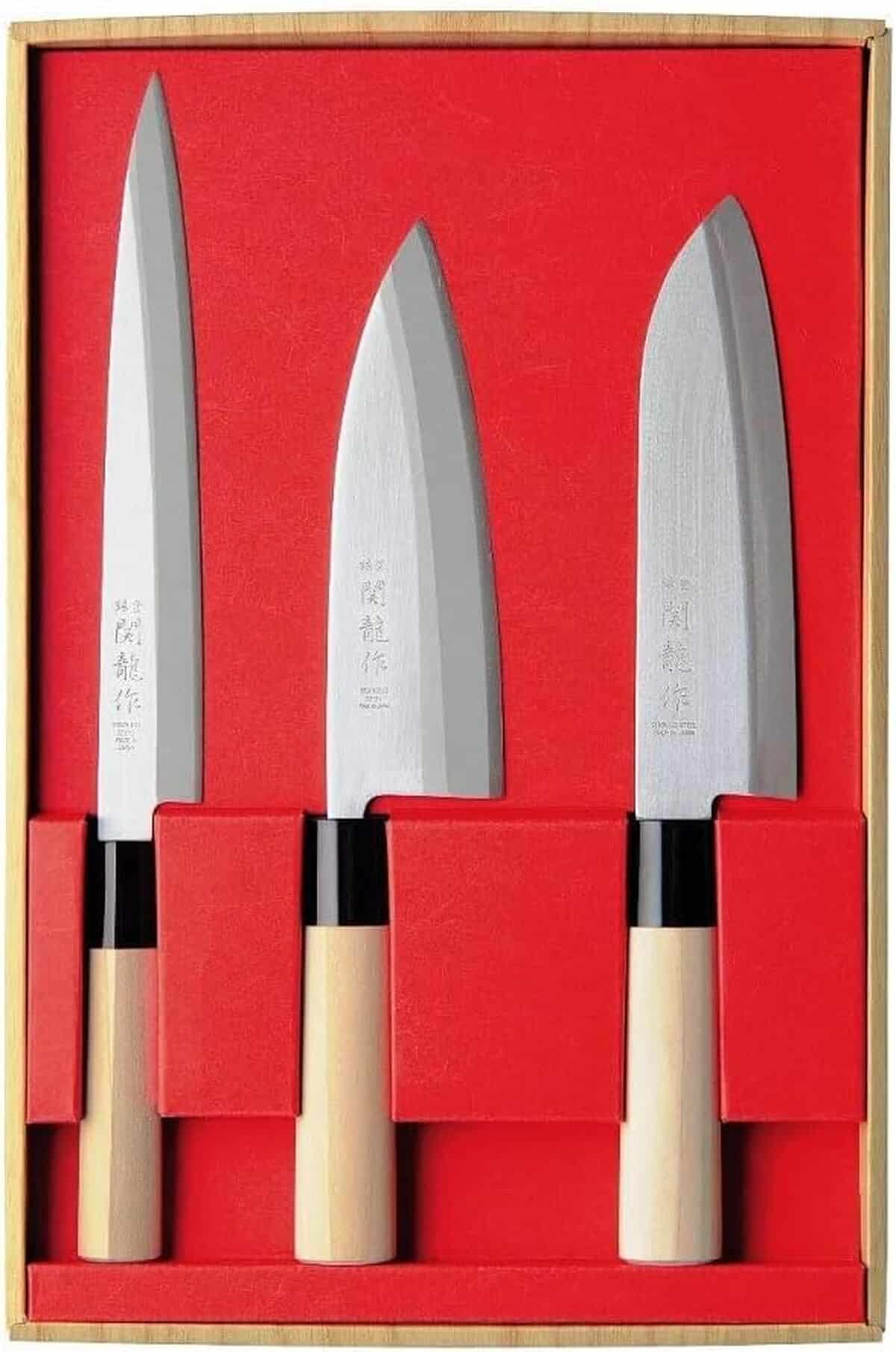 Test des couteaux japonais SekiRyu SR801 : sashimi, santoku et deba