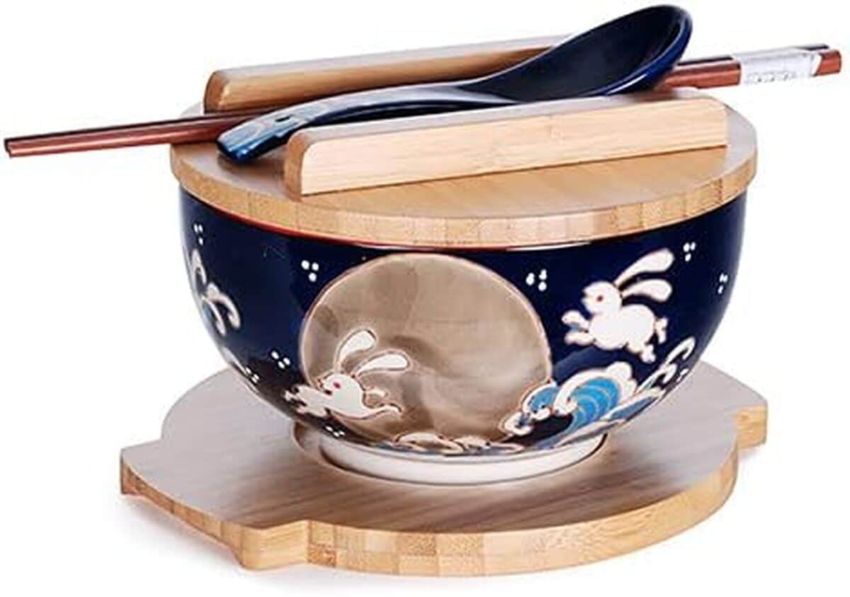 Test vaisselle japonaise : bol avec couvercle en bois et accessoires, 7 pièces