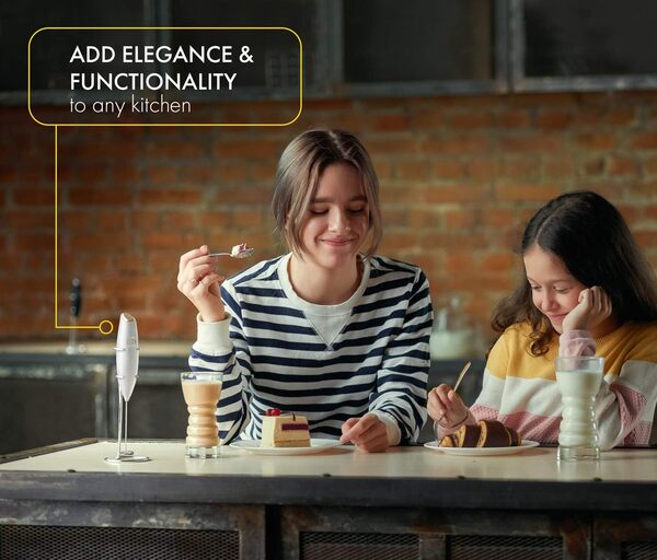 Mousseur à lait blanc – Mousseur à café portable avec fouet électrique – 19 000 tr/min – Livre de recettes et support en acier inoxydable inclus – Mixeur à main électrique (blanc et doré)