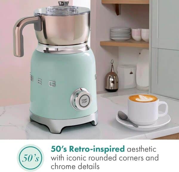 Smeg, Mousseur à Lait Multifonction MFF11PGEU, avec Système à Induction, 6 Programmes Prédéfinis, une Fonction Manuelle, Carafe Amovible 600 ml, Bouchon Doseur, Range Cordon Intégré, 500 W, Vert d'Eau