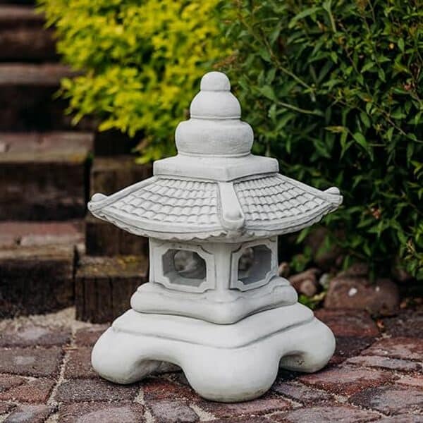 Découvrez notre analyse détaillée de la lanterne japonaise Yukimi Oki Gata en pierre : caractéristiques, avantages et avis des utilisateurs.