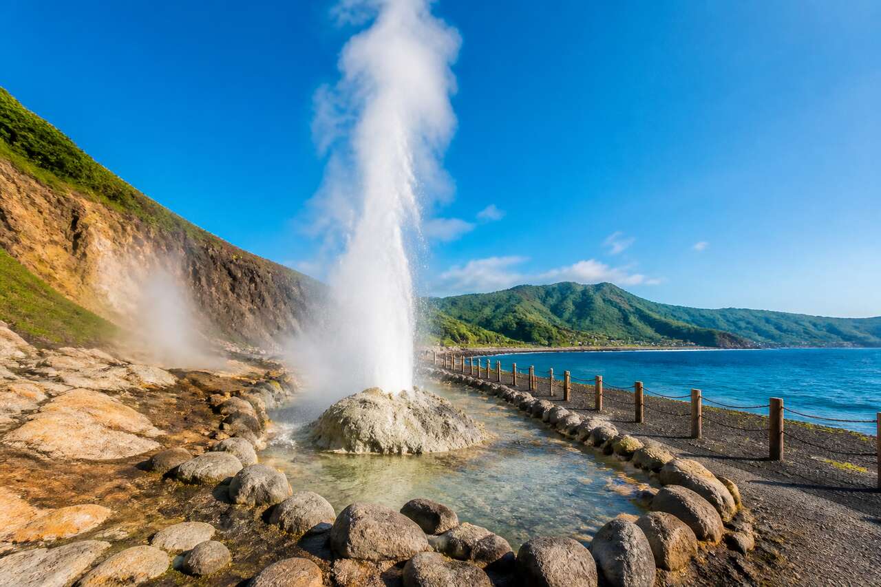 Parc du geyser de Shikabe Kanketsusen à Hakodate