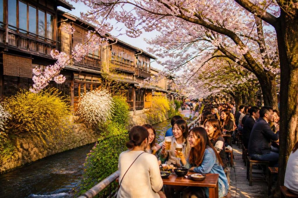 Jardin de bière en plein air à Miyagawa-cho, kyoto