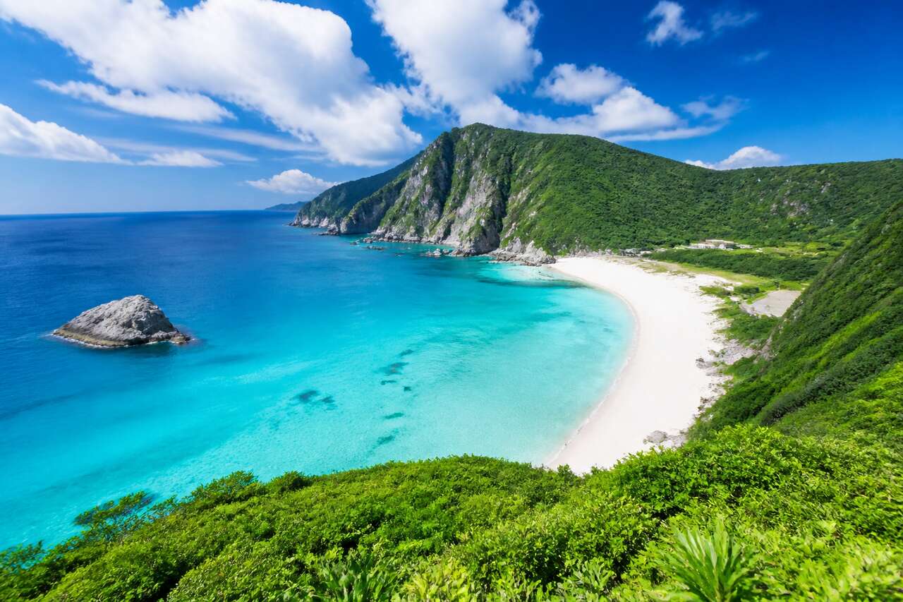 Kozushima : la plage paradisiaque des îles Izu près de Tokyo