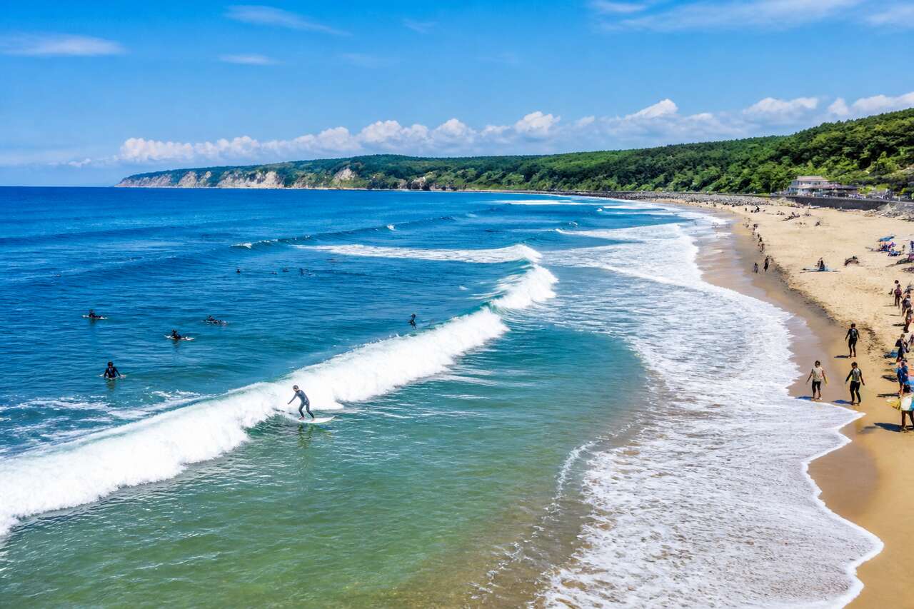 Plage de Kotogahama : surf et activités sur la péninsule de Noto à Kanazawa