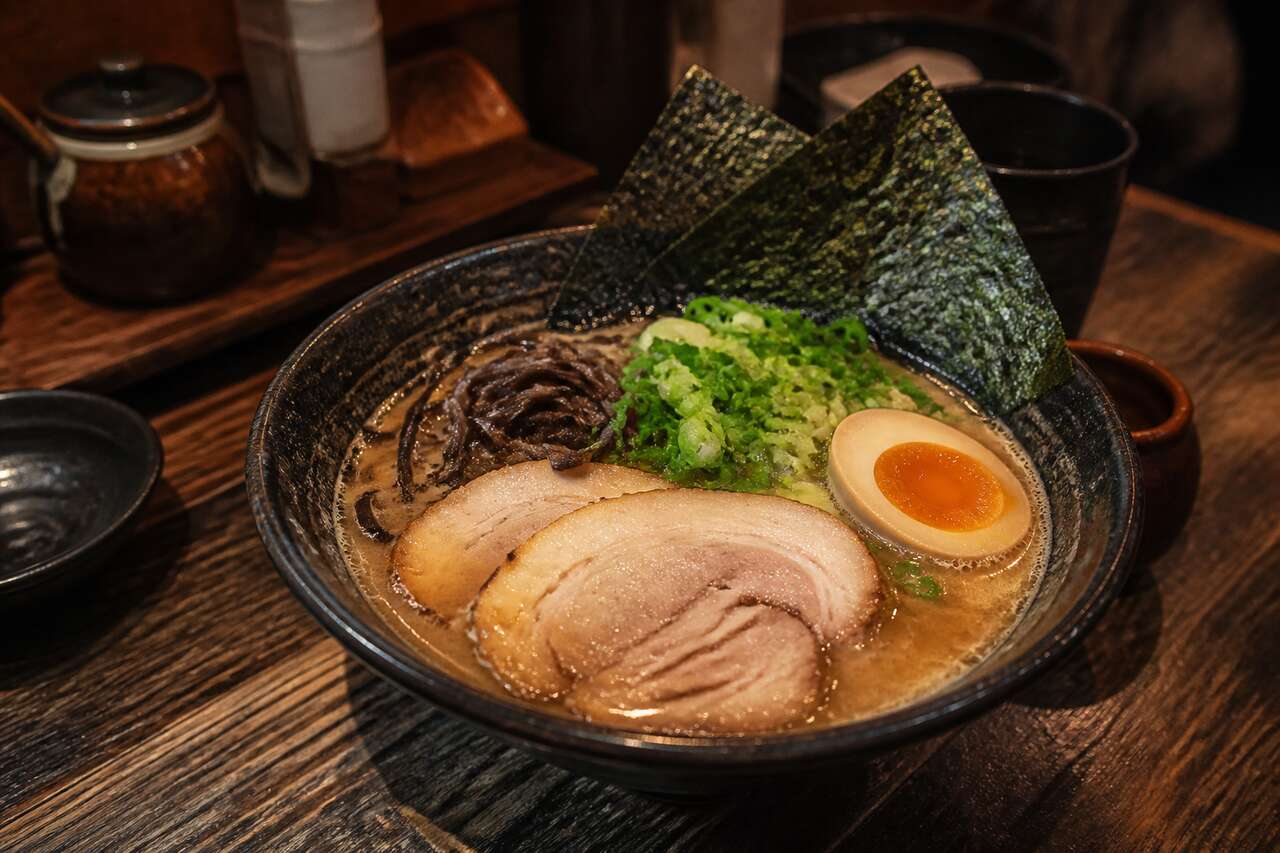 Composition d’un ramen : bouillon, tare, nouilles et garnitures Composition d’un ramen : bouillon, tare, nouilles et garnitures