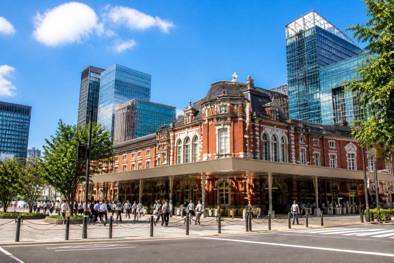 Gare de Shimbashi : guide complet pour voyager à Tokyo