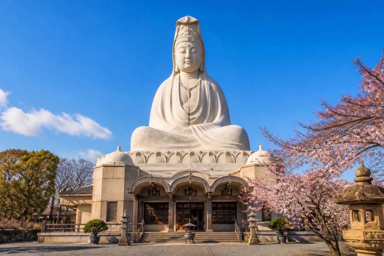 Ryozen Kannon : la statue géante de Kyoto à découvrir