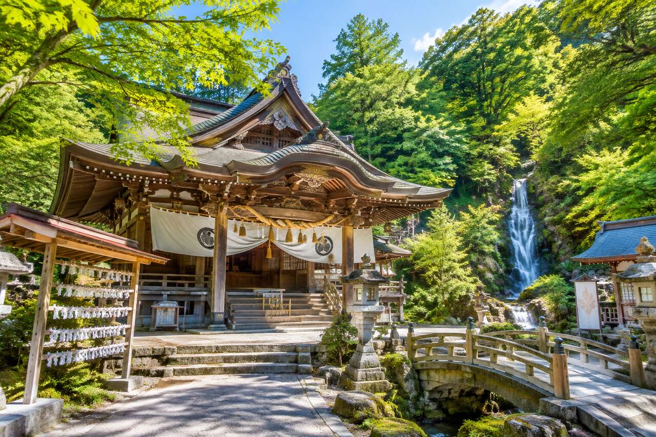 Sanctuaire Okamoto Otaki : le temple du papier washi à Echizen